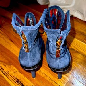 7.5 , Blue boots, beautiful multi color inside